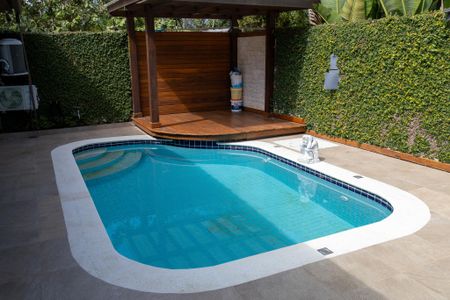 Casa de condomínio para alugar com 360m², 3 quartos e 4 vagasPiscina