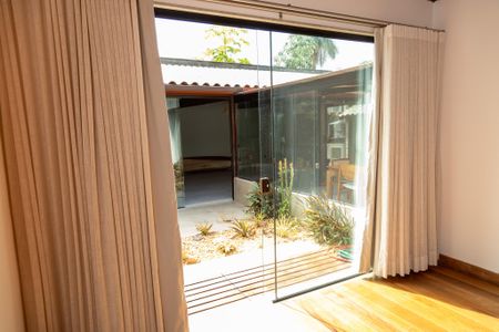 Casa de condomínio para alugar com 360m², 3 quartos e 4 vagasQuarto 2