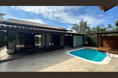 Casa de condomínio para alugar com 360m², 3 quartos e 4 vagasFachada