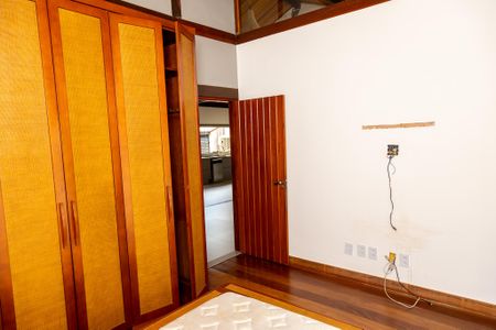 Casa de condomínio para alugar com 360m², 3 quartos e 4 vagasQuarto 1