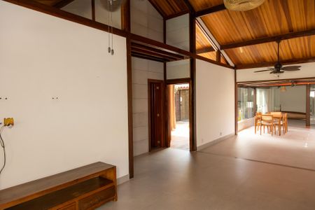 Casa de condomínio para alugar com 360m², 3 quartos e 4 vagasSala