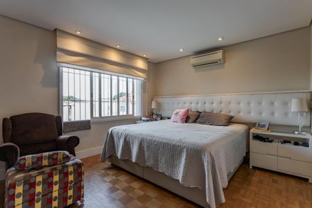 Casa à venda com 588m², 3 quartos e 3 vagasSuíte