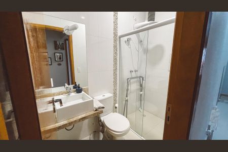 Casa de condomínio à venda com 200m², 3 quartos e 4 vagasBanheiro