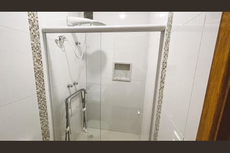 Casa de condomínio à venda com 200m², 3 quartos e 4 vagasBanheiro