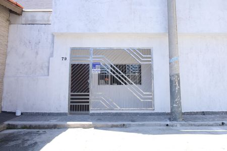 Casa para alugar com 50m², 2 quartos e sem vagaFachada do imóvel - Placa instalada no portão