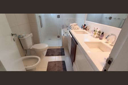 Apartamento à venda com 223m², 3 quartos e 4 vagasBanheiro suíte master