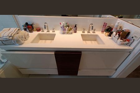 Apartamento à venda com 223m², 3 quartos e 4 vagasBanheiro suíte master