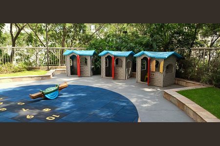 Apartamento à venda com 223m², 3 quartos e 4 vagasÁrea comum - Playground