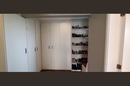 Apartamento à venda com 223m², 3 quartos e 4 vagasCloset suíte master