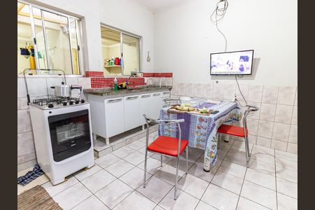 Casa à venda com 80m², 3 quartos e sem vaga Casa à venda com 80m², 3 quartos e sem vagaCozinha