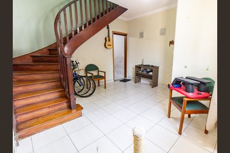 Casa à venda com 80m², 3 quartos e sem vaga Casa à venda com 80m², 3 quartos e sem vagaSala