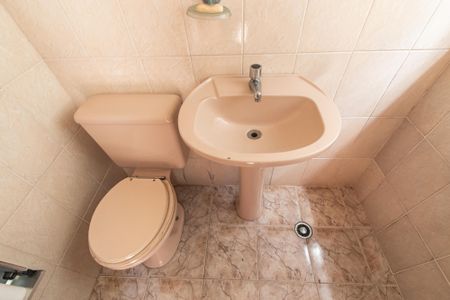 Casa à venda com 120m², 3 quartos e sem vagaBanheiro da edícula