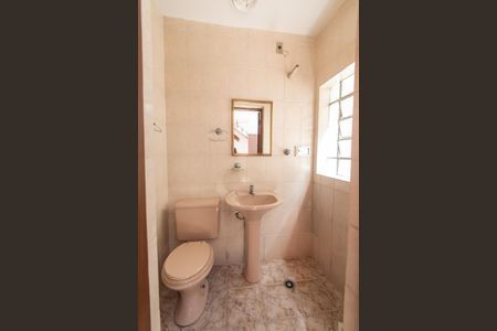 Casa à venda com 120m², 3 quartos e sem vagaBanheiro da edícula