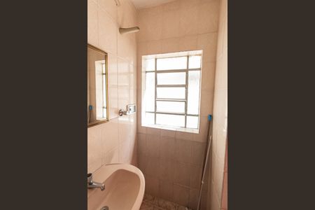 Casa à venda com 120m², 3 quartos e sem vagaBanheiro da edícula