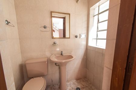 Casa à venda com 120m², 3 quartos e sem vagaBanheiro da edícula