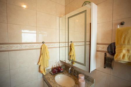 Casa à venda com 183m², 3 quartos e 3 vagasBANHEIRO QUARTO 1