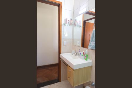 Casa à venda com 202m², 3 quartos e 2 vagas Casa à venda com 202m², 3 quartos e 2 vagasBanheiro Social