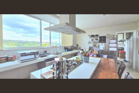 Casa de condomínio à venda com 376m², 6 quartos e 4 vagasCozinha americana