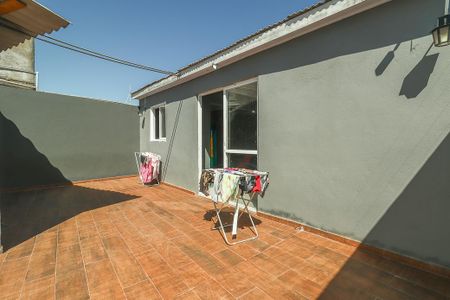 Casa à venda com 100m², 3 quartos e 3 vagas Casa à venda com 100m², 3 quartos e 3 vagasFundos
