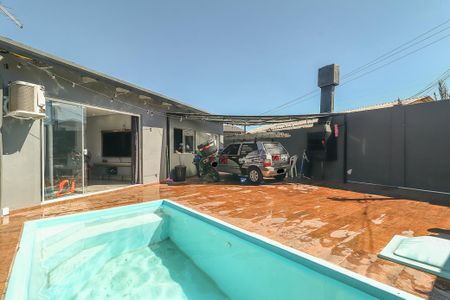 Casa à venda com 100m², 3 quartos e 3 vagas Casa à venda com 100m², 3 quartos e 3 vagasPiscina