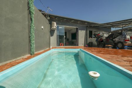 Casa à venda com 100m², 3 quartos e 3 vagas Casa à venda com 100m², 3 quartos e 3 vagasPiscina