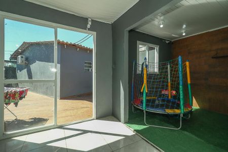 Casa à venda com 100m², 3 quartos e 3 vagas Casa à venda com 100m², 3 quartos e 3 vagasEdícula