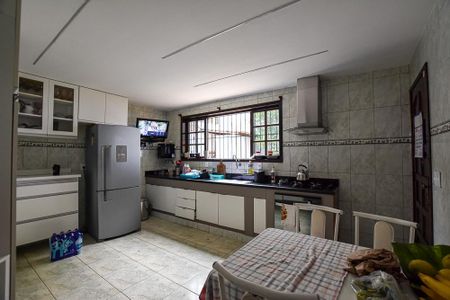Casa à venda com 300m², 3 quartos e 8 vagas Casa à venda com 300m², 3 quartos e 8 vagasCozinha