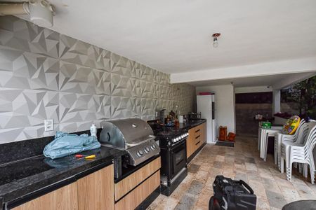 Casa à venda com 300m², 3 quartos e 8 vagas Casa à venda com 300m², 3 quartos e 8 vagasÁrea externa