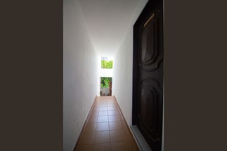 Casa para alugar com 85m², 2 quartos e sem vaga Casa para alugar com 85m², 2 quartos e sem vagaCorredores - hall de entrada