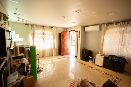 Casa para alugar com 235m², 3 quartos e 3 vagas Casa para alugar com 235m², 3 quartos e 3 vagasSala