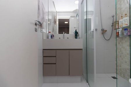 Apartamento à venda com 76m², 3 quartos e 2 vagasBanheiro da Suíte