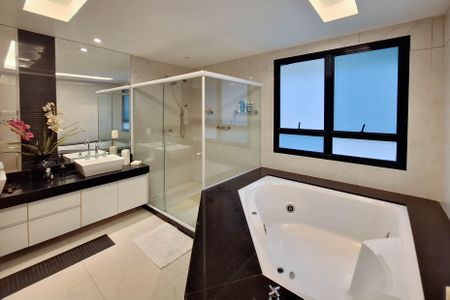 Apartamento à venda com 321m², 4 quartos e 3 vagasBanheiro da Suíte 4