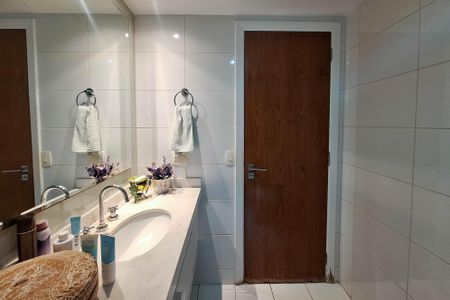 Apartamento à venda com 321m², 4 quartos e 3 vagasBanheiro da Suíte 3