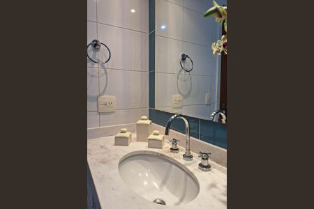 Apartamento à venda com 321m², 4 quartos e 3 vagasBanheiro da Suíte 2