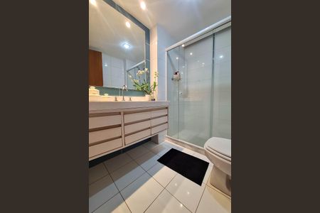 Apartamento à venda com 321m², 4 quartos e 3 vagasBanheiro da Suíte 2