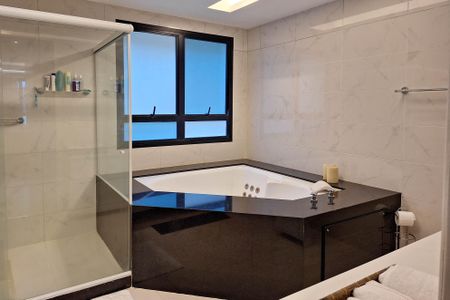 Apartamento à venda com 321m², 4 quartos e 3 vagasBanheiro da Suíte 4