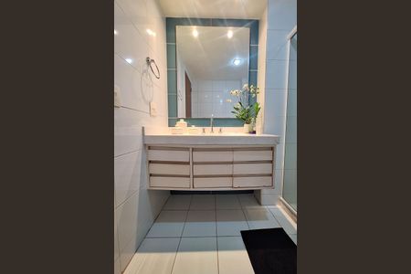 Apartamento à venda com 321m², 4 quartos e 3 vagasBanheiro da Suíte 2