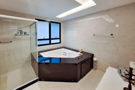 Apartamento à venda com 321m², 4 quartos e 3 vagasBanheiro da Suíte 4