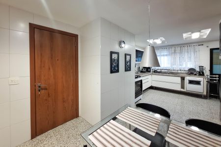 Apartamento à venda com 321m², 4 quartos e 3 vagasCozinha
