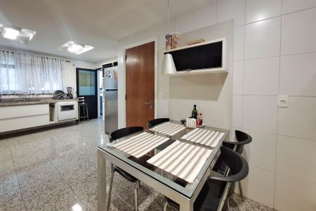 Apartamento à venda com 321m², 4 quartos e 3 vagasCozinha