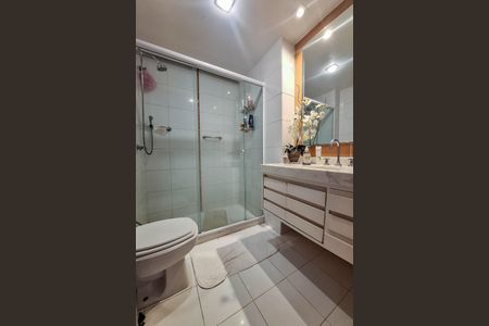 Apartamento à venda com 321m², 4 quartos e 3 vagasBanheiro da Suíte 1