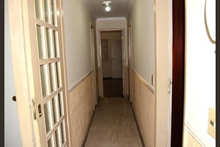 Casa à venda com 193m², 5 quartos e 4 vagasCorredor