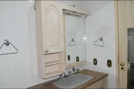 Casa à venda com 193m², 5 quartos e 4 vagasBanheiro Corredor