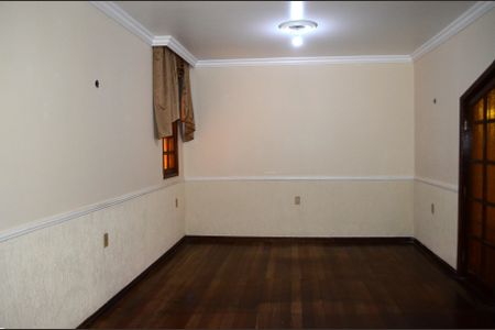 Casa à venda com 193m², 5 quartos e 4 vagasSala