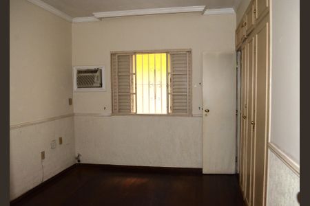 Casa à venda com 193m², 5 quartos e 4 vagasQuarto Suíte