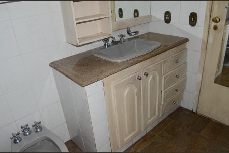 Casa à venda com 193m², 5 quartos e 4 vagasBanheiro Corredor