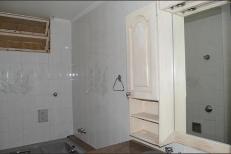 Casa à venda com 193m², 5 quartos e 4 vagasBanheiro Corredor