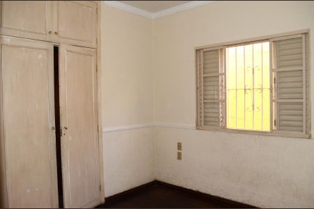 Casa à venda com 193m², 5 quartos e 4 vagasQuarto 4 - Armários