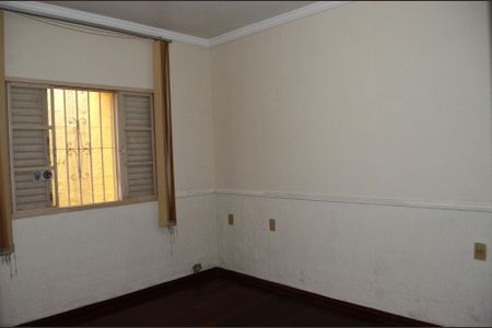 Casa à venda com 193m², 5 quartos e 4 vagasQuarto 2