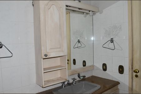 Casa à venda com 193m², 5 quartos e 4 vagasBanheiro Corredor